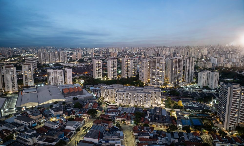 Apartamento de 2 dormitórios na Lapa Zona Oeste São Paulo com sacada e lazer completo